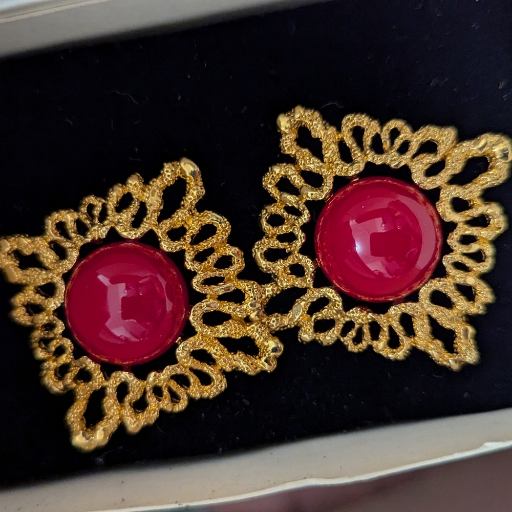 90's Bold Burst clip on earrings